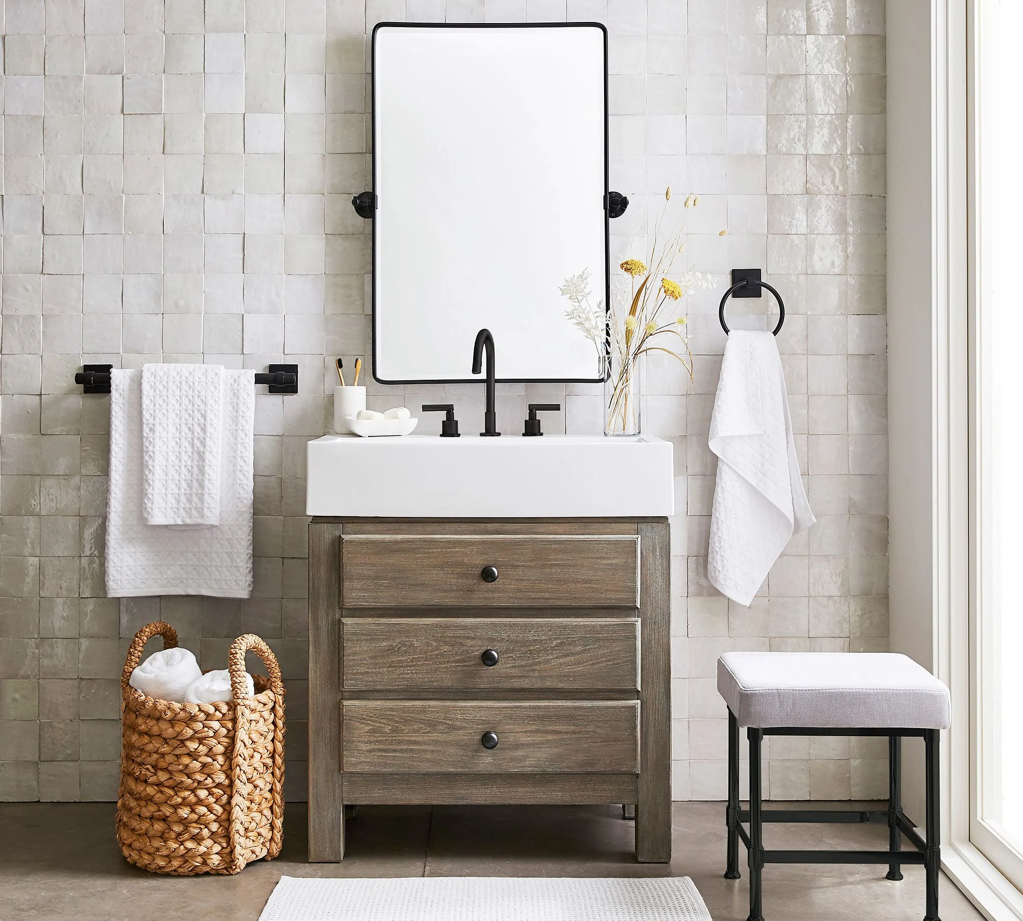 2022 New Arrival Bathroom Hotel Stainless Steel Vanities Modern Waterproof Mirror Cabinets with Mirror